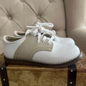 FootMates White/Ecru Saddle Oxford Shoes